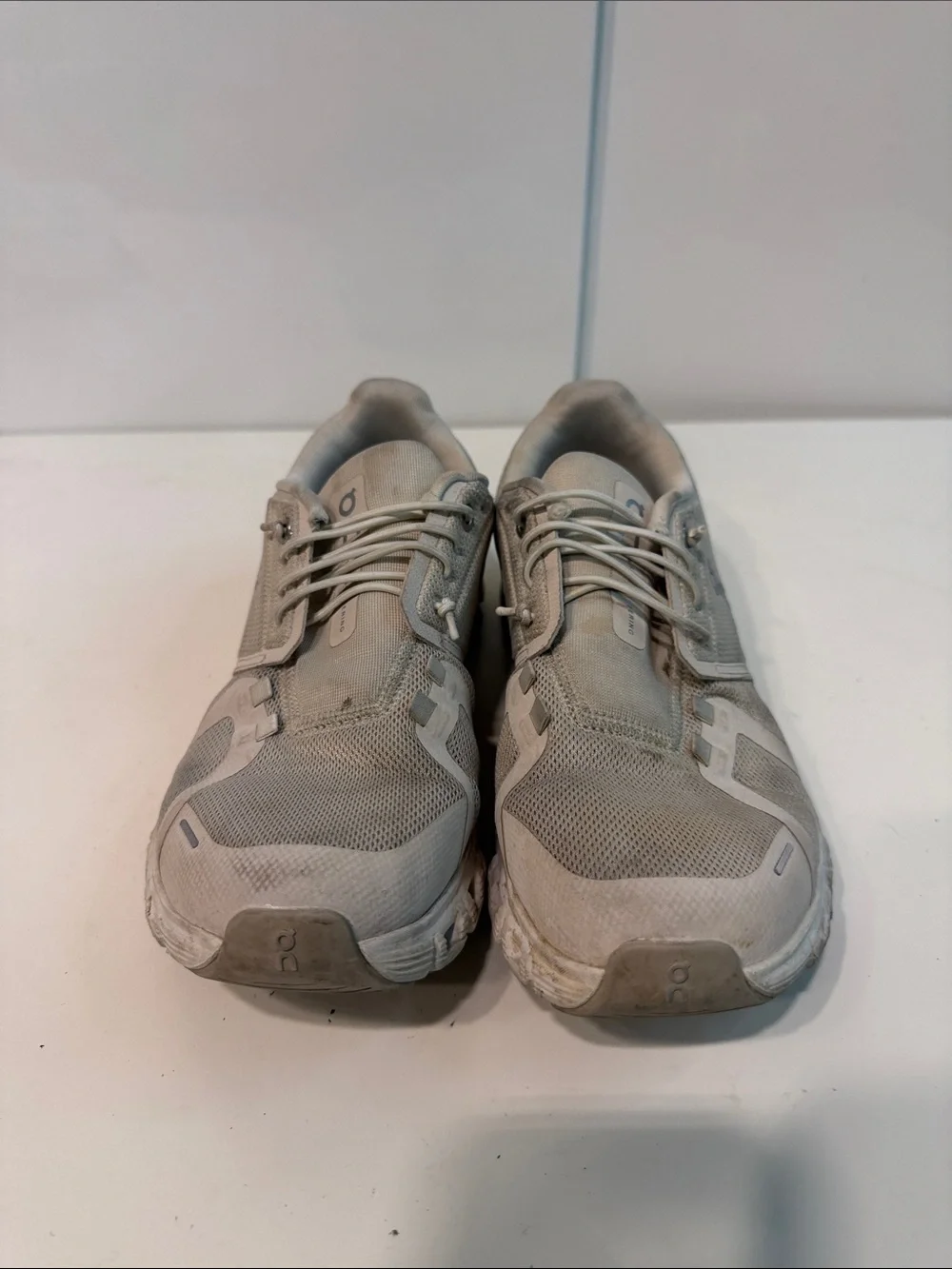 Used On Running women’s Athletic Sneakers - Light Gray sz 8.5 Onclouds
